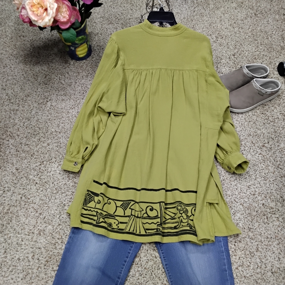 3908 Size Medium C. M. C. Women’s Olive Green Tunic Top with Black Graphic Hem - Picture 5 of 8